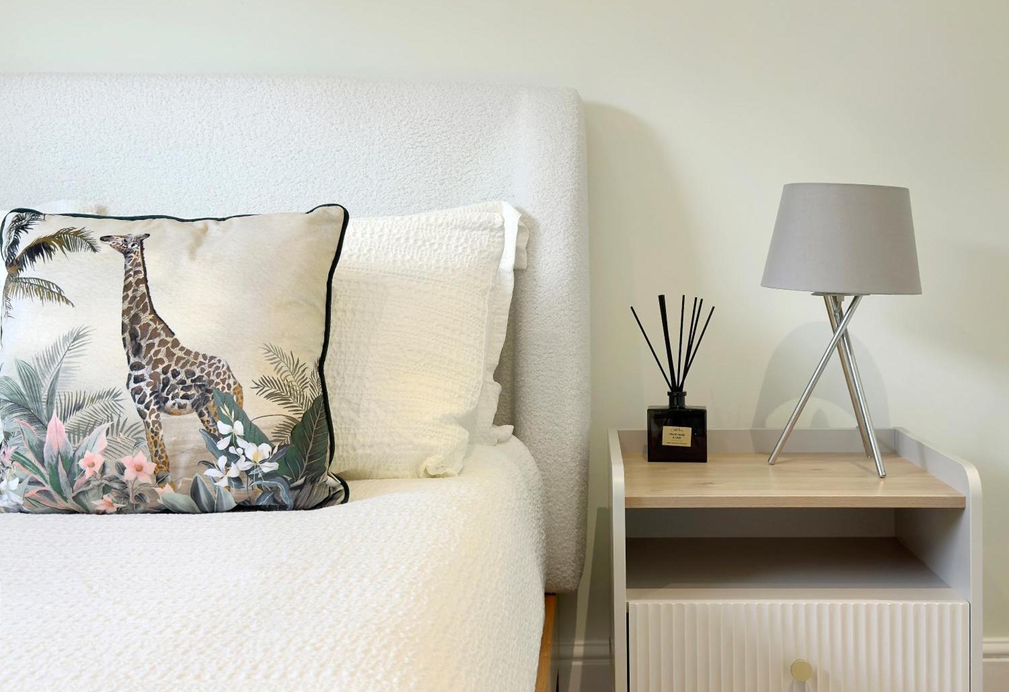 Cosy Flat 5 Min From Holland Park Station! London Apartment Bagian luar foto