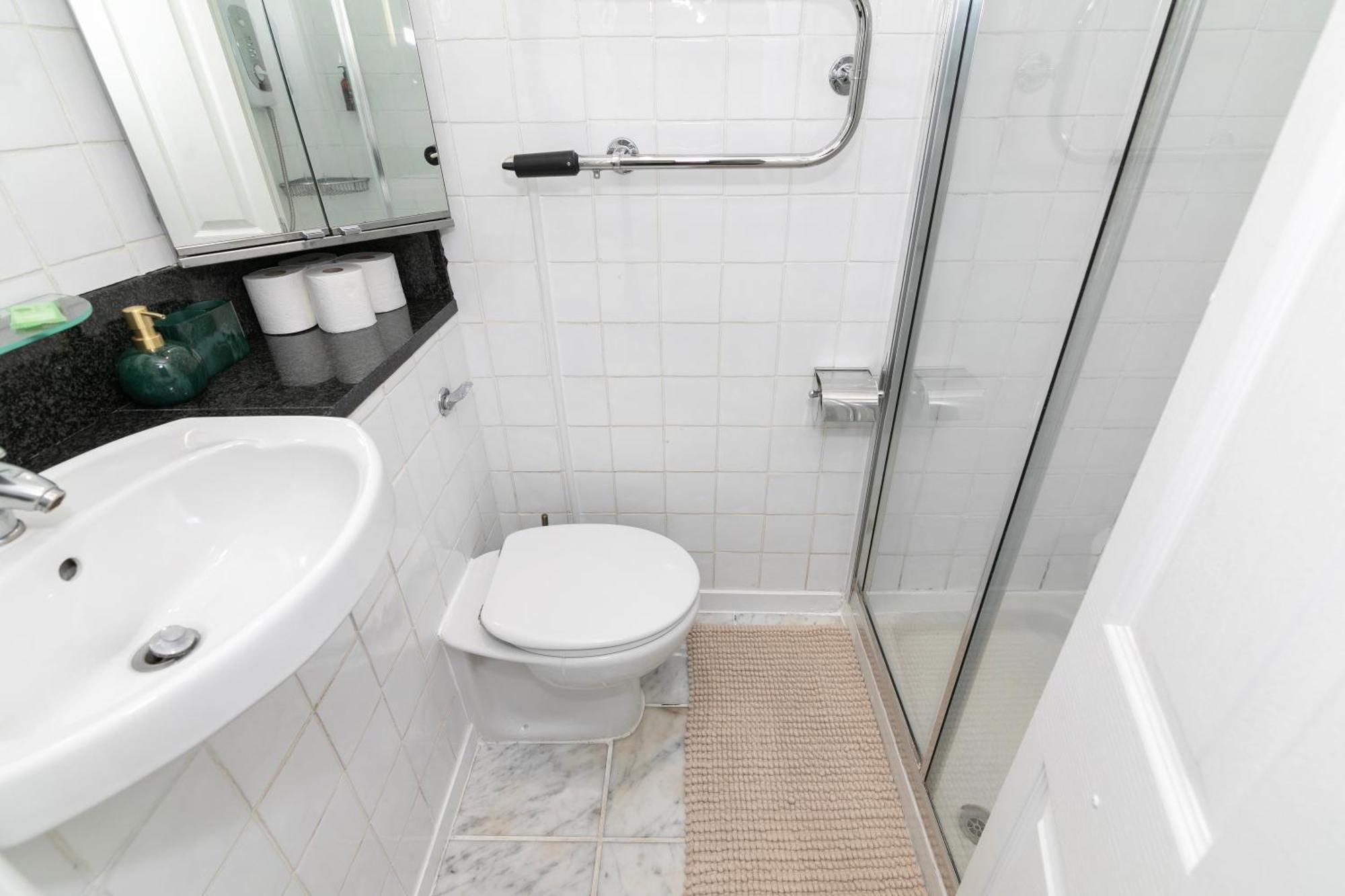 Cosy Flat 5 Min From Holland Park Station! London Apartment Bagian luar foto