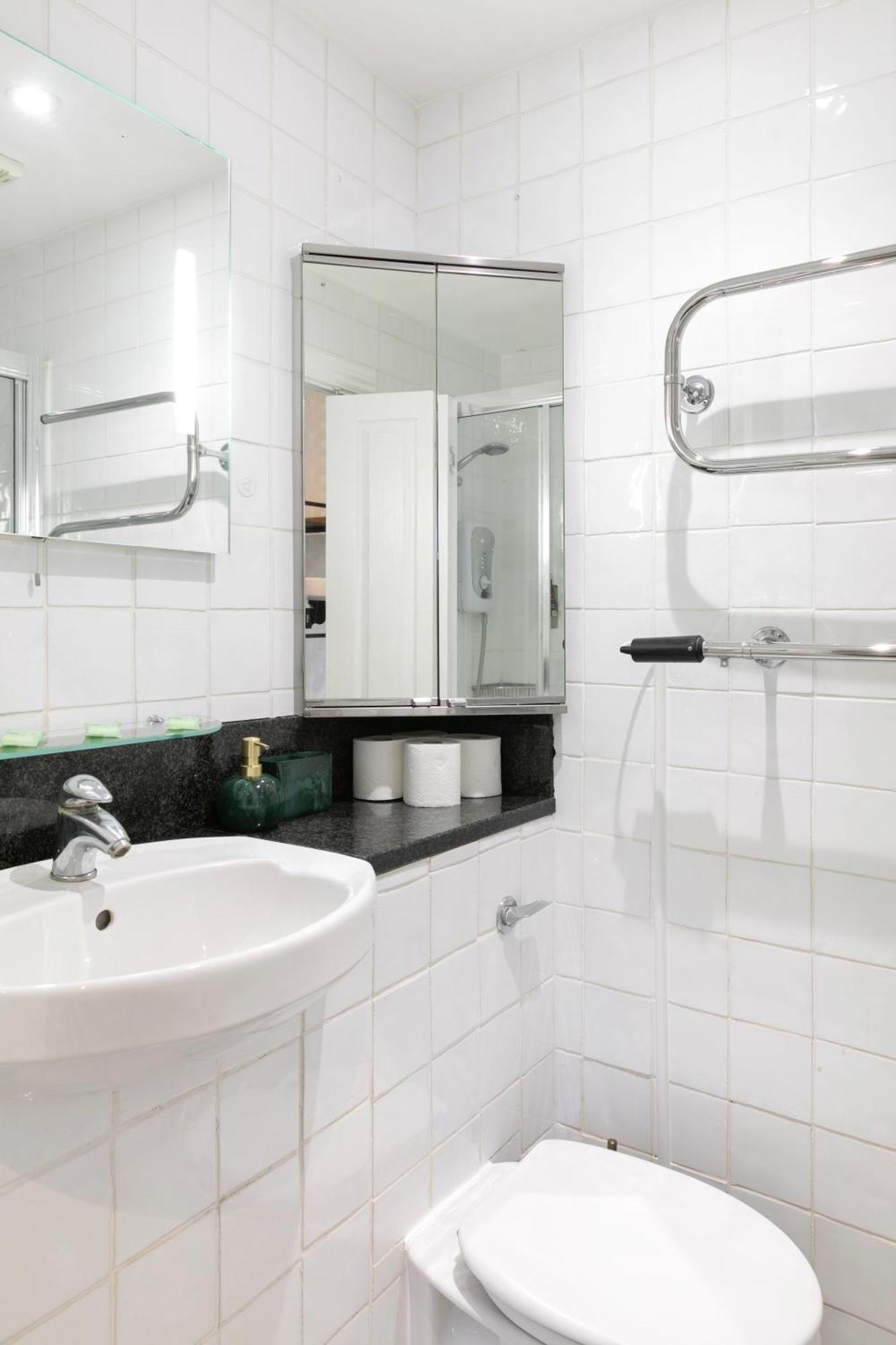 Cosy Flat 5 Min From Holland Park Station! London Apartment Bagian luar foto